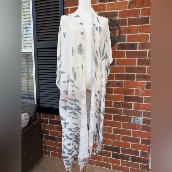 Jackets & Blazers - Lightweight Cream and Gray Floral Kimono With Fringe Details